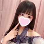 NEWショット公開!”純粋”な女の子とドキドキ密着エステ♡