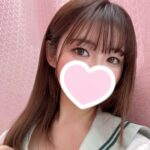 個室で10代の女の子とイケナイお遊びの始まり♪